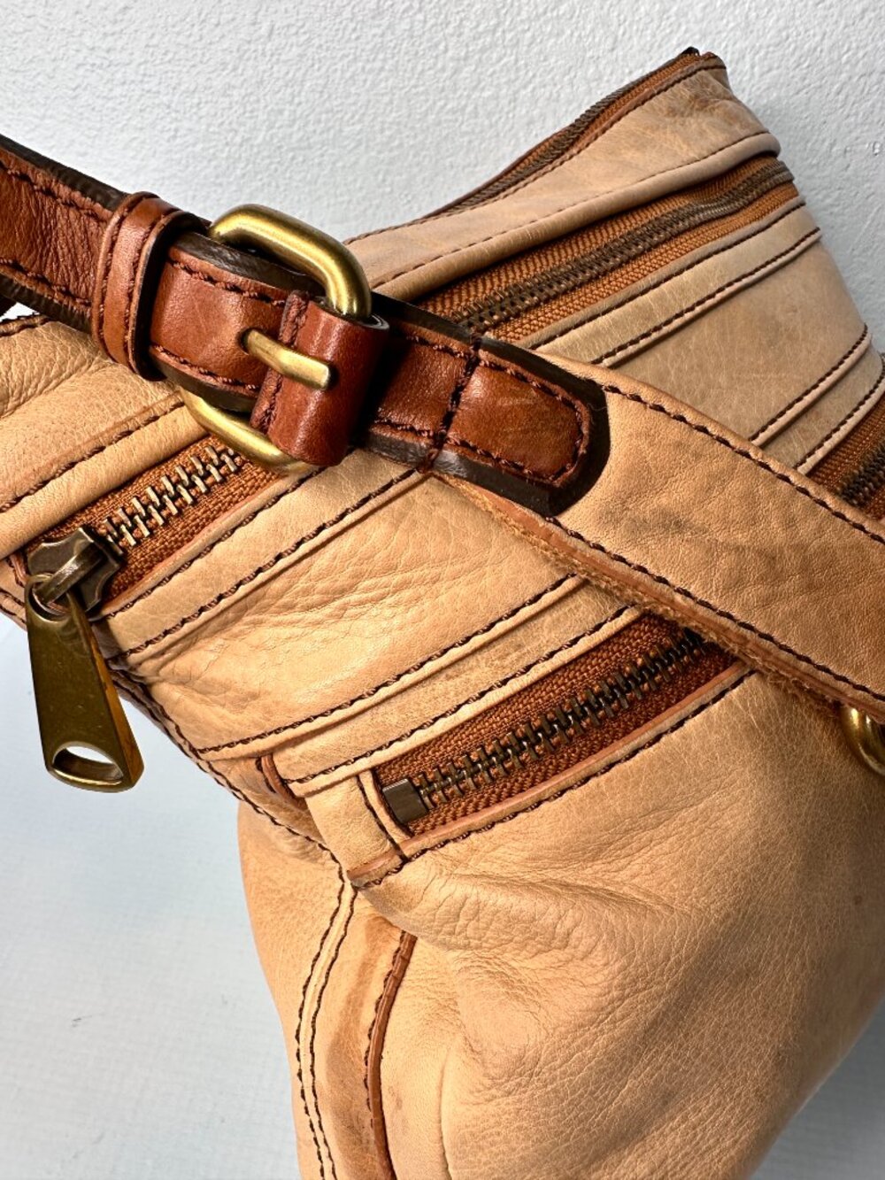Fossil Explorer Leather Tan Bag Crossbody Shoulder Purse - Picture 2 of 11